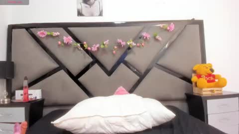 Snapshot of akiralovee chatting on June 11, 2026, 12:32 am Kira online show from June 11, 2026, 12:32 am