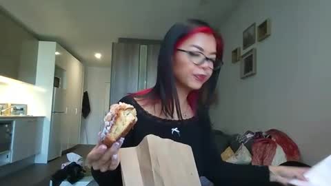 Akira Zay online show from April 25, 2026, 1:19 am