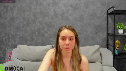 Snapshot of al1ice_moures chatting on October 15, 2025, 9:42 am Al1ice online show from October 15, 2025, 9:42 am