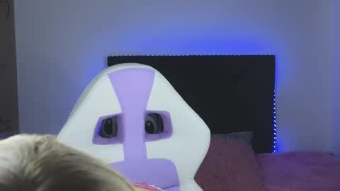 Snapshot of alahia_demon chatting on February 19, 2025, 2:12 am alahia online show from February 19, 2025, 2:12 am