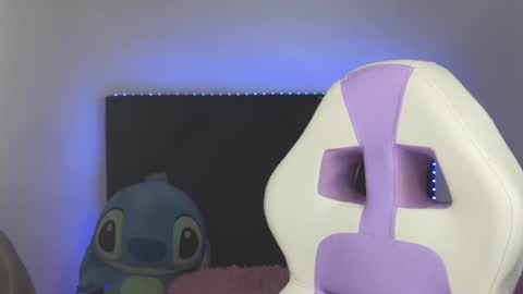 Snapshot of alahia_demon chatting on February 19, 2025, 5:16 am alahia online show from February 19, 2025, 5:16 am