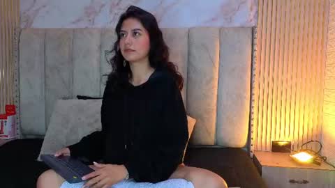 alahiasweet1 online show from June 13, 2026, 4:32 am