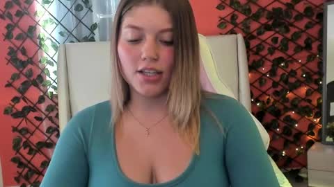 Alaia online show from April 17, 2026, 8:34 pm