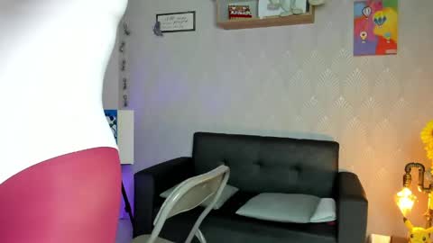 Alaia online show from April 16, 2026, 6:09 pm