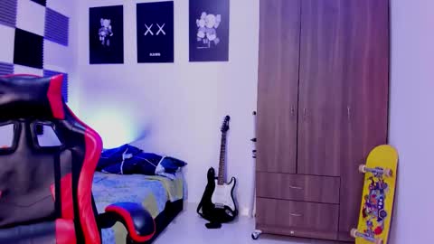 Snapshot of alan_boy01 chatting on October 11, 2025, 1:05 am Alan Boy online show from October 11, 2025, 1:05 am