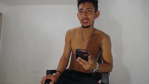 Snapshot of alan_gay chatting on October 16, 2025, 12:06 pm Alan online show from October 16, 2025, 12:06 pm