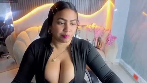 Snapshot of alana_fox_tx chatting on July 18, 2026, 12:09 pm Follow me.. Live 1430 to 2100 online show from July 18, 2026, 12:09 pm
