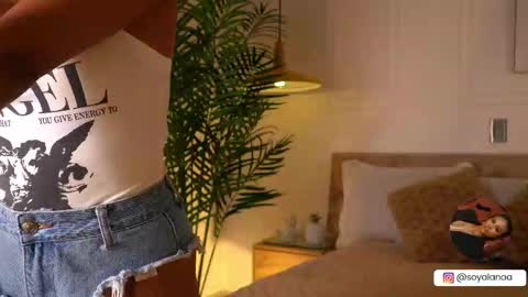 Snapshot of alana_haze chatting on October 7, 2025, 4:42 am Alana online show from October 7, 2025, 4:42 am