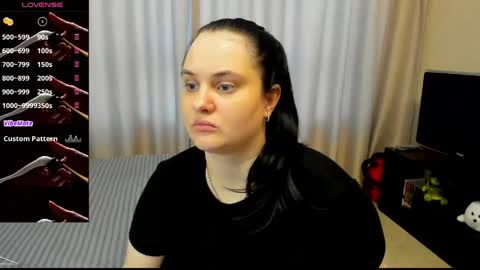 Julia online show from April 12, 2026, 3:06 pm