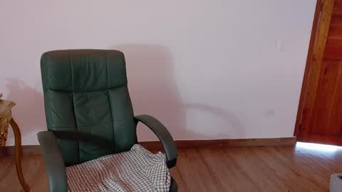 Snapshot of alanis_22 chatting on April 30, 2026, 2:01 pm alanis online show from April 30, 2026, 2:01 pm