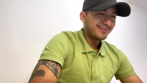 alanj998 online show from November 11, 2025, 2:22 am