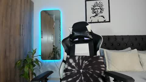 alannaughty_ online show from May 14, 2026, 2:40 am