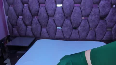 AlaSmith  online show from December 1, 2025, 2:16 am