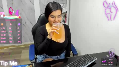 Snapshot of alayasmile chatting on October 14, 2025, 1:06 am Alaya online show from October 14, 2025, 1:06 am