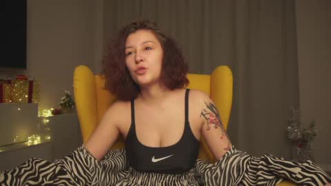 Snapshot of albertaellen chatting on January 16, 2025, 6:27 pm Hi all. My name is Stela and this is my first day here online show from January 16, 2025, 6:27 pm