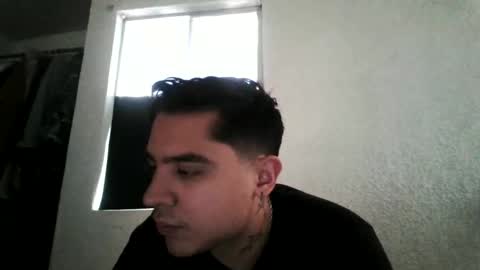 albertoarenas16 online show from June 2, 2026, 5:26 pm