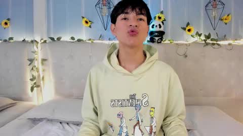 ale_aurarashi online show from December 1, 2025, 4:50 am