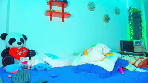 Snapshot of ale_horny_crazy chatting on December 10, 2024, 12:17 am NIKO online show from December 10, 2024, 12:17 am