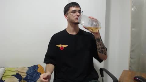 Snapshot of aleex_miller chatting on October 5, 2025, 9:40 am aleex_miller online show from October 5, 2025, 9:40 am