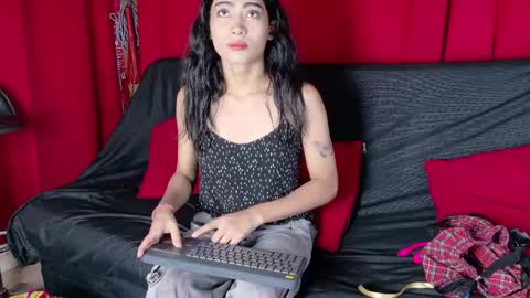 Alejandra online show from May 15, 2026, 12:01 pm