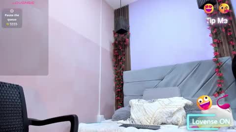 Alejandra Zaens online show from October 28, 2025, 1:03 pm