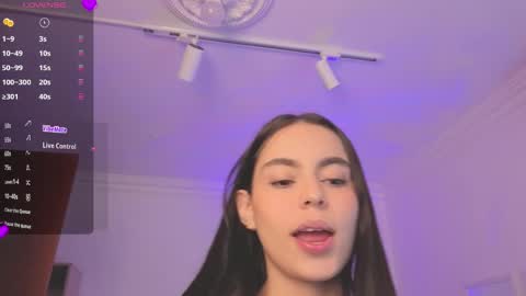 Alejandra online show from April 5, 2026, 11:29 am