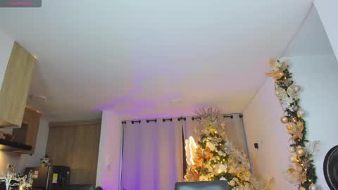 A L E J A N D R A online show from December 21, 2025, 11:06 am