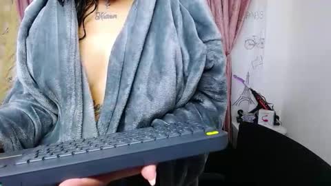 Snapshot of alejandracastr chatting on October 28, 2025, 11:14 am ALEJANDRA online show from October 28, 2025, 11:14 am