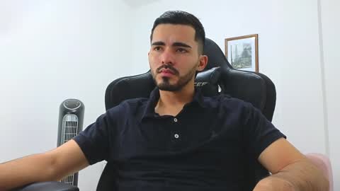 alejandroo_7 online show from January 6, 2025, 11:31 pm