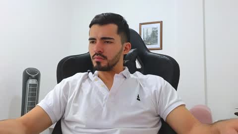 alejandroo_7 online show from January 11, 2025, 8:21 pm