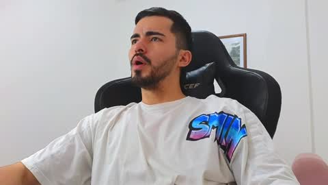 alejandroo_7 online show from January 13, 2025, 7:10 pm