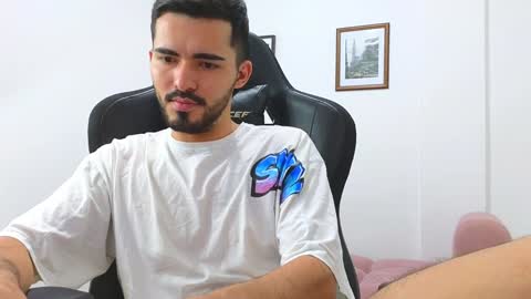 alejandroo_7 online show from January 14, 2025, 1:15 am