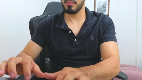 alejandroo_7 online show from February 5, 2025, 7:53 pm