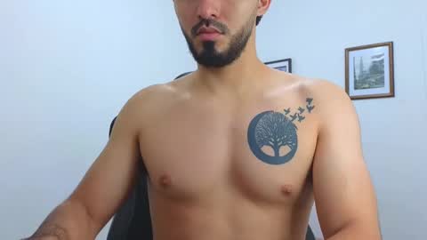 alejandroo_7 online show from February 15, 2025, 8:01 pm