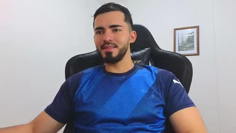 alejandroo_7 online show from February 16, 2025, 7:05 pm