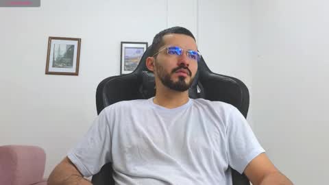 alejandroo_7 online show from November 29, 2025, 3:15 pm