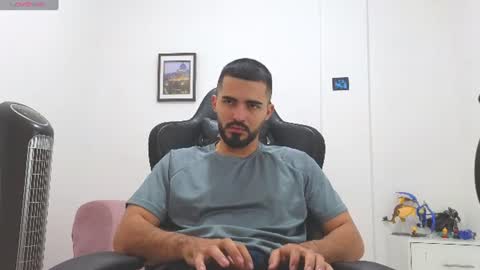 alejandroo_7 online show from June 18, 2026, 6:45 pm