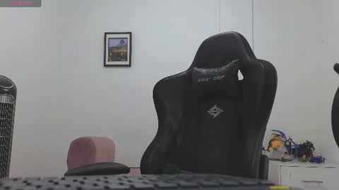alejandroo_7 online show from June 19, 2026, 11:08 pm