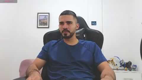 alejandroo_7 online show from July 10, 2026, 5:37 pm