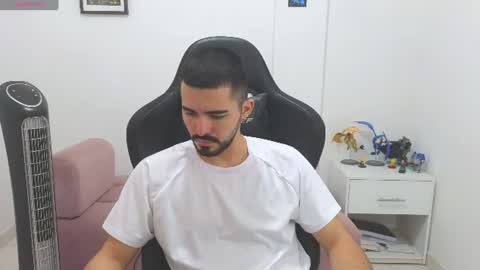 alejandroo_7 online show from July 16, 2026, 7:31 pm