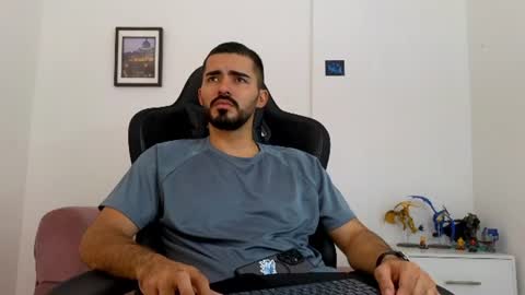 alejandroo_7 online show from July 18, 2026, 7:28 pm