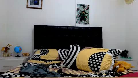 alejandroo_7 online show from July 28, 2026, 8:52 pm