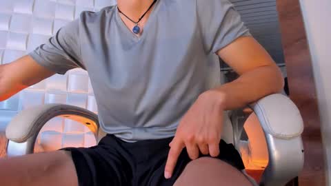 Alejo  online show from November 14, 2025, 8:40 pm