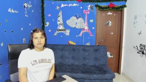 Snapshot of alejita_smithh chatting on February 4, 2025, 12:22 pm zoe and Kataleya online show from February 4, 2025, 12:22 pm