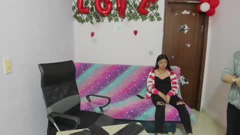 Snapshot of alejita_smithh chatting on March 10, 2025, 12:26 pm zoe and Kataleya online show from March 10, 2025, 12:26 pm