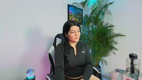 aleja online show from November 7, 2025, 4:34 am