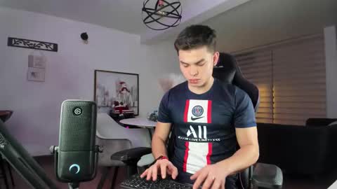 Snapshot of alejoo_twink chatting on November 18, 2025, 10:47 pm ONLYFANS Alejoo twink online show from November 18, 2025, 10:47 pm