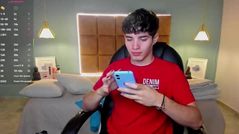 Snapshot of alejootwink chatting on October 4, 2025, 4:54 am ALejoo Saenz online show from October 4, 2025, 4:54 am