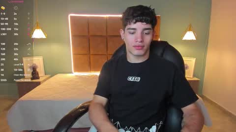 Snapshot of alejootwink chatting on October 27, 2025, 12:58 am ALejoo Saenz online show from October 27, 2025, 12:58 am