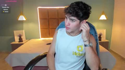 Snapshot of alejootwink chatting on November 8, 2025, 3:29 am ALejoo Saenz online show from November 8, 2025, 3:29 am